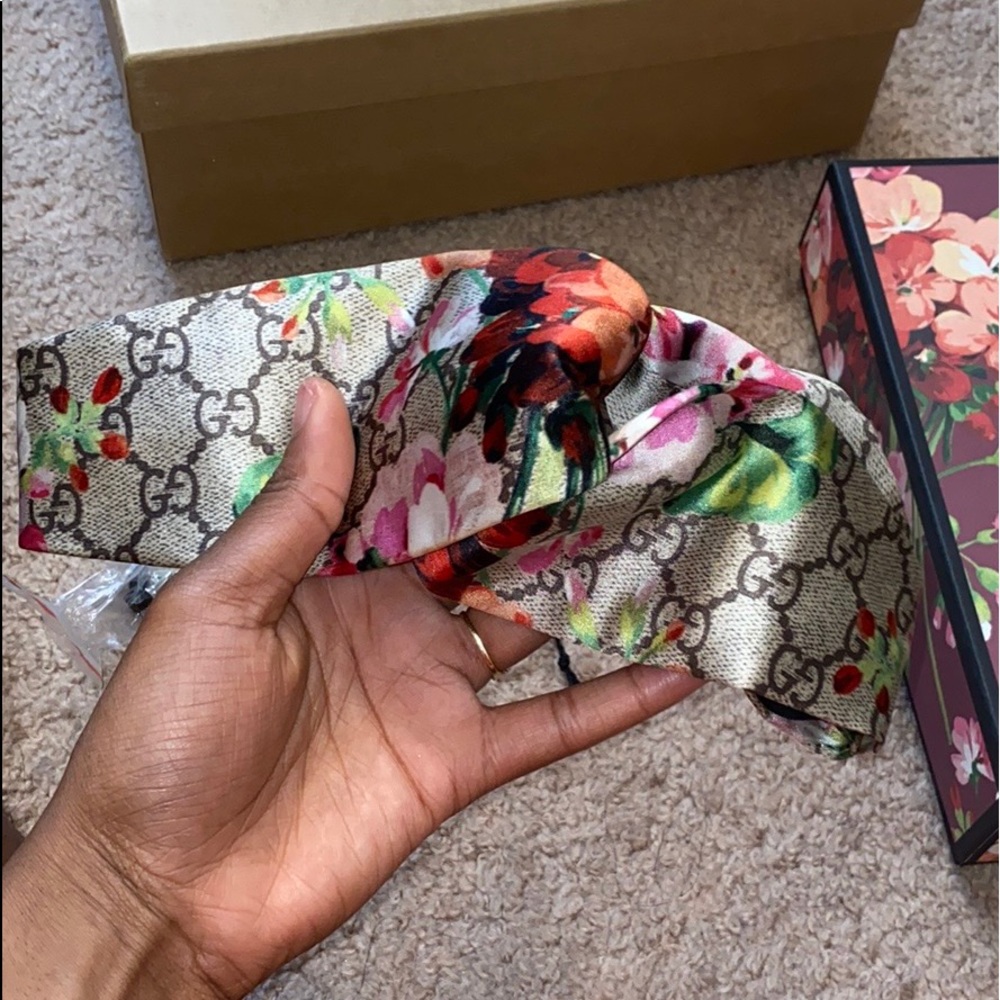 AUTHENTIC Gucci Floral Silk Headband